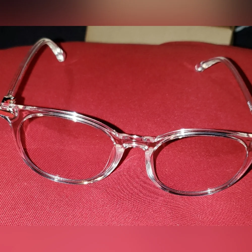 Blue light blocking glasses